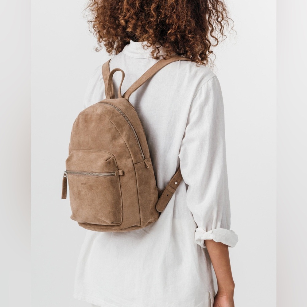 BAGGU Small Leather Backpack in Dune Tan Suede